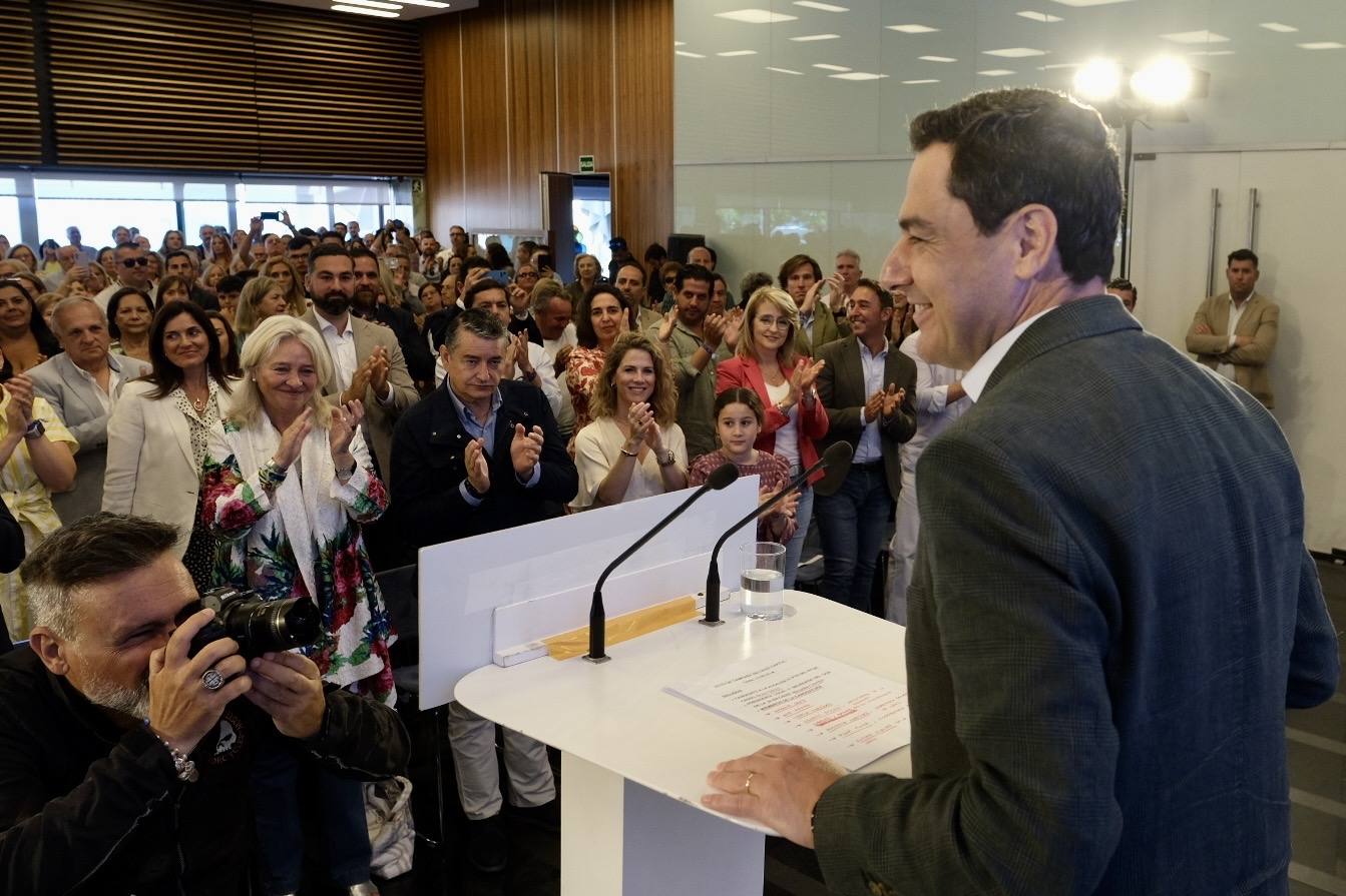 Fotos: las imágenes de la visita de Juanma Moreno a Cádiz par apoyar a Bruno