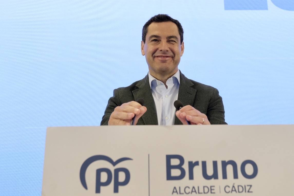 Fotos: las imágenes de la visita de Juanma Moreno a Cádiz par apoyar a Bruno