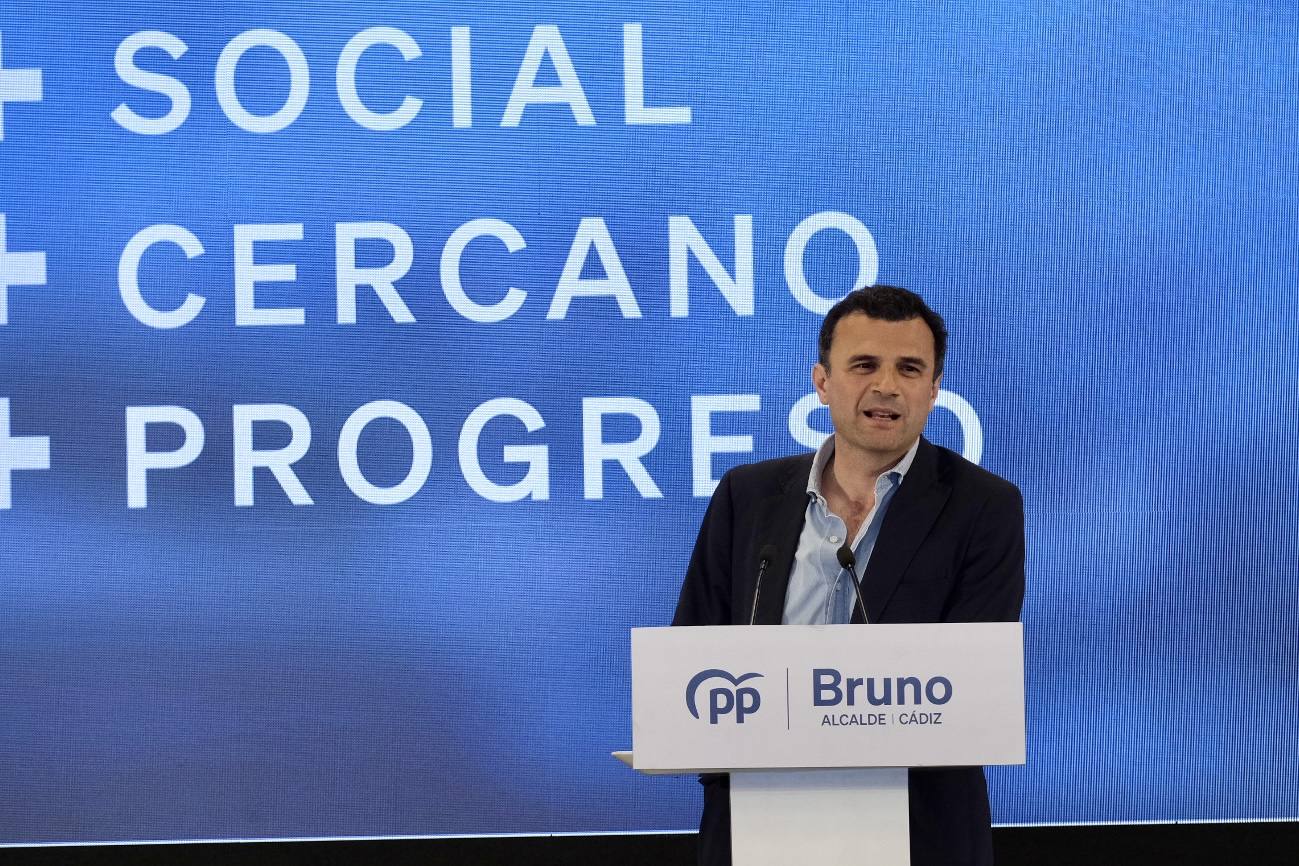 Fotos: las imágenes de la visita de Juanma Moreno a Cádiz par apoyar a Bruno