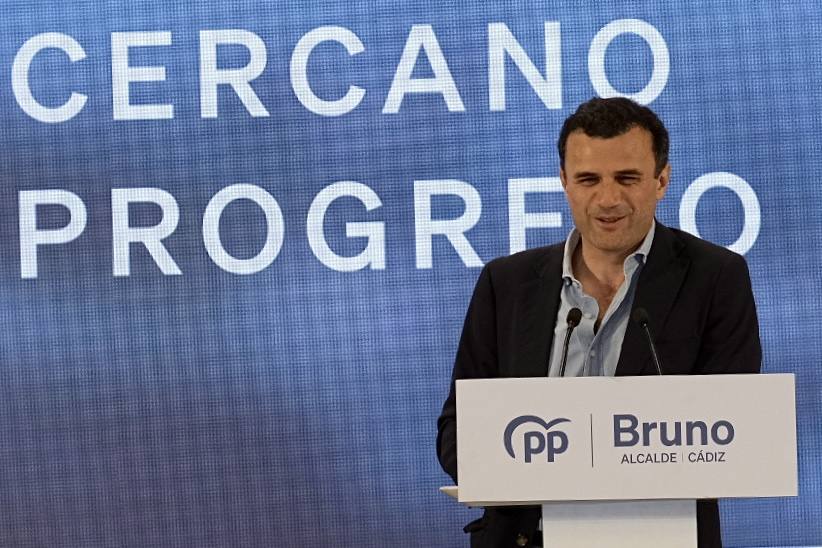 Fotos: las imágenes de la visita de Juanma Moreno a Cádiz par apoyar a Bruno