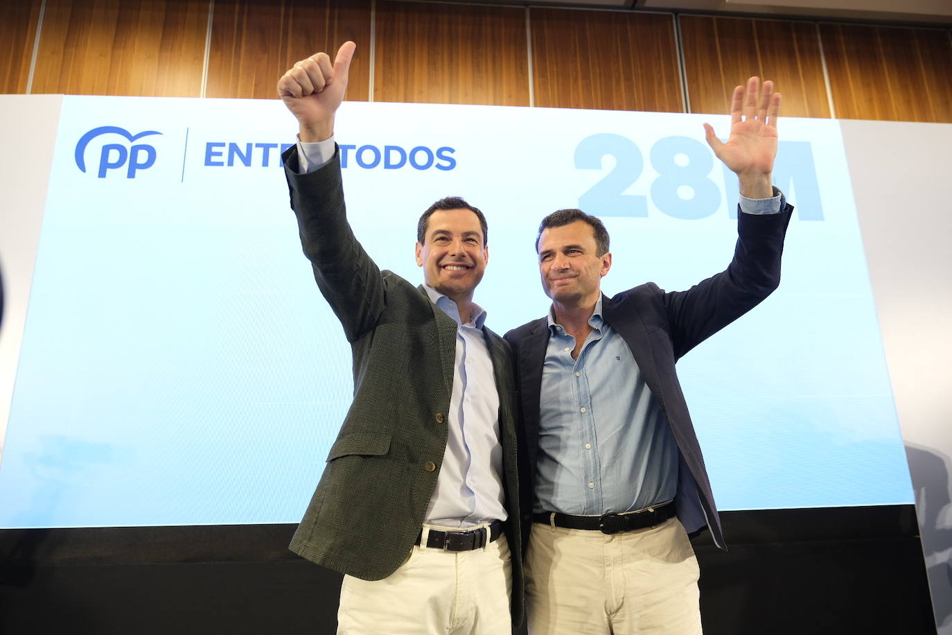 Fotos: las imágenes de la visita de Juanma Moreno a Cádiz par apoyar a Bruno