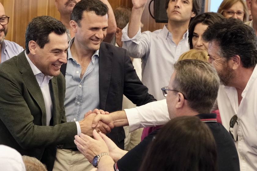 Fotos: las imágenes de la visita de Juanma Moreno a Cádiz par apoyar a Bruno