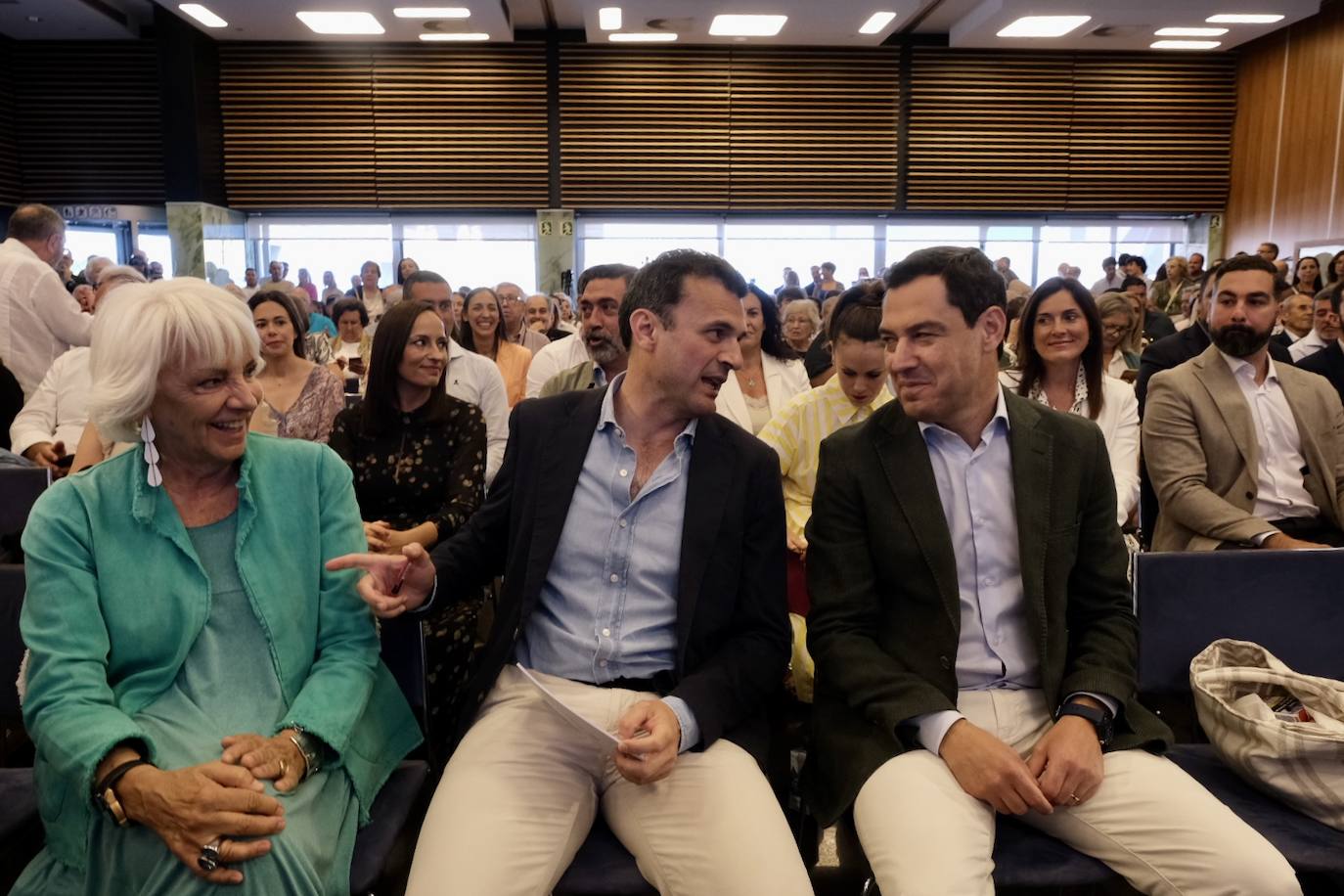 Fotos: las imágenes de la visita de Juanma Moreno a Cádiz par apoyar a Bruno
