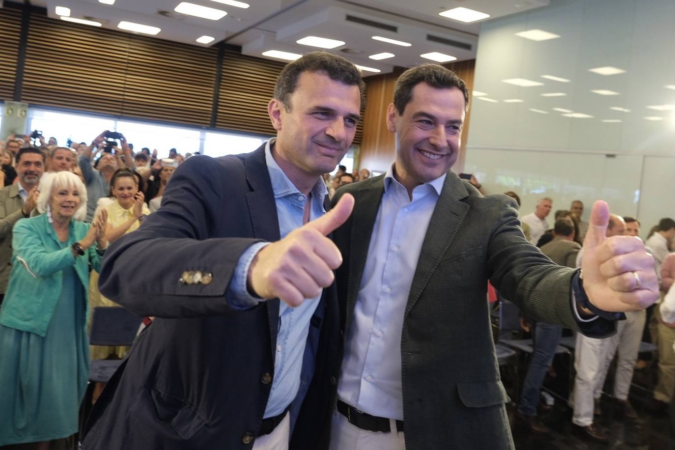 Fotos: las imágenes de la visita de Juanma Moreno a Cádiz par apoyar a Bruno