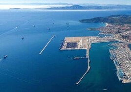 Trasladados al Puerto de Algeciras 20 migrantes que viajaban en dos pateras 'toy'