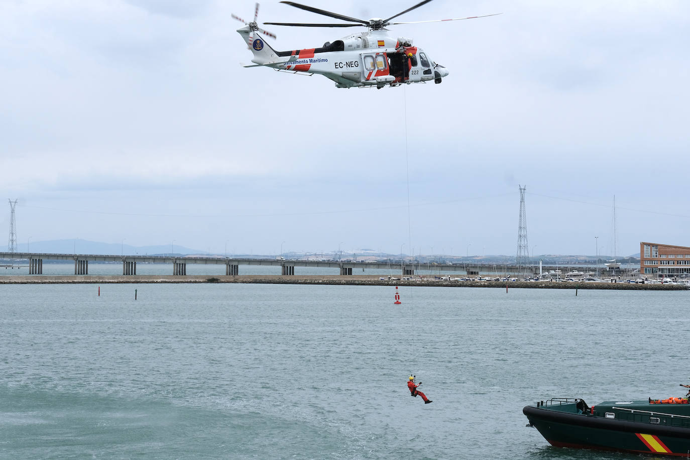 Fotos: Así ha sido la exhibición de medios de seguridad marítima de la Guardia Civil