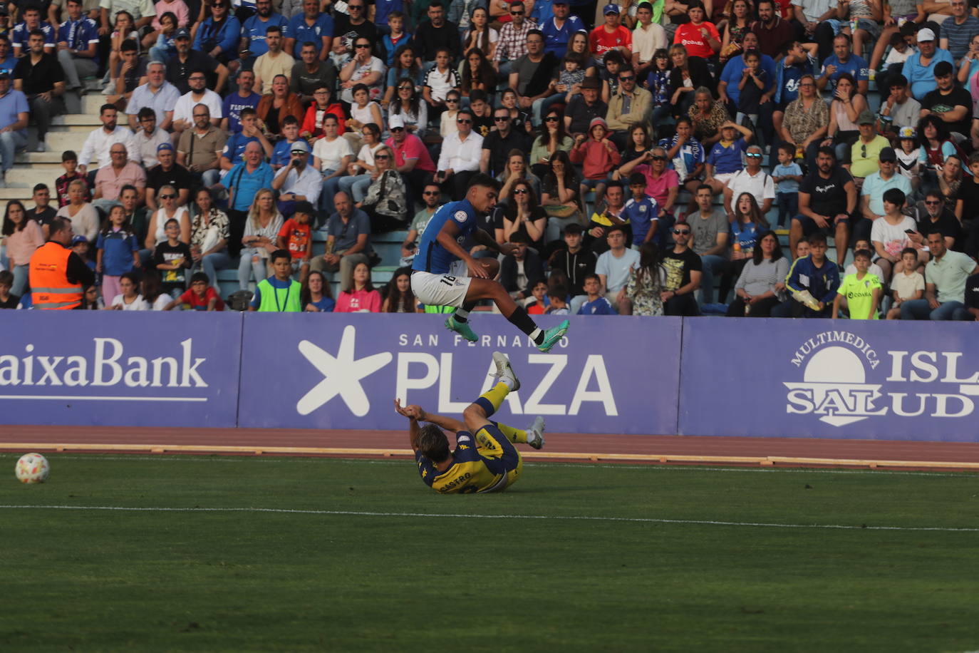 Fotos: San Fernando CD-Alcorcón en el estadio Bahía Sur