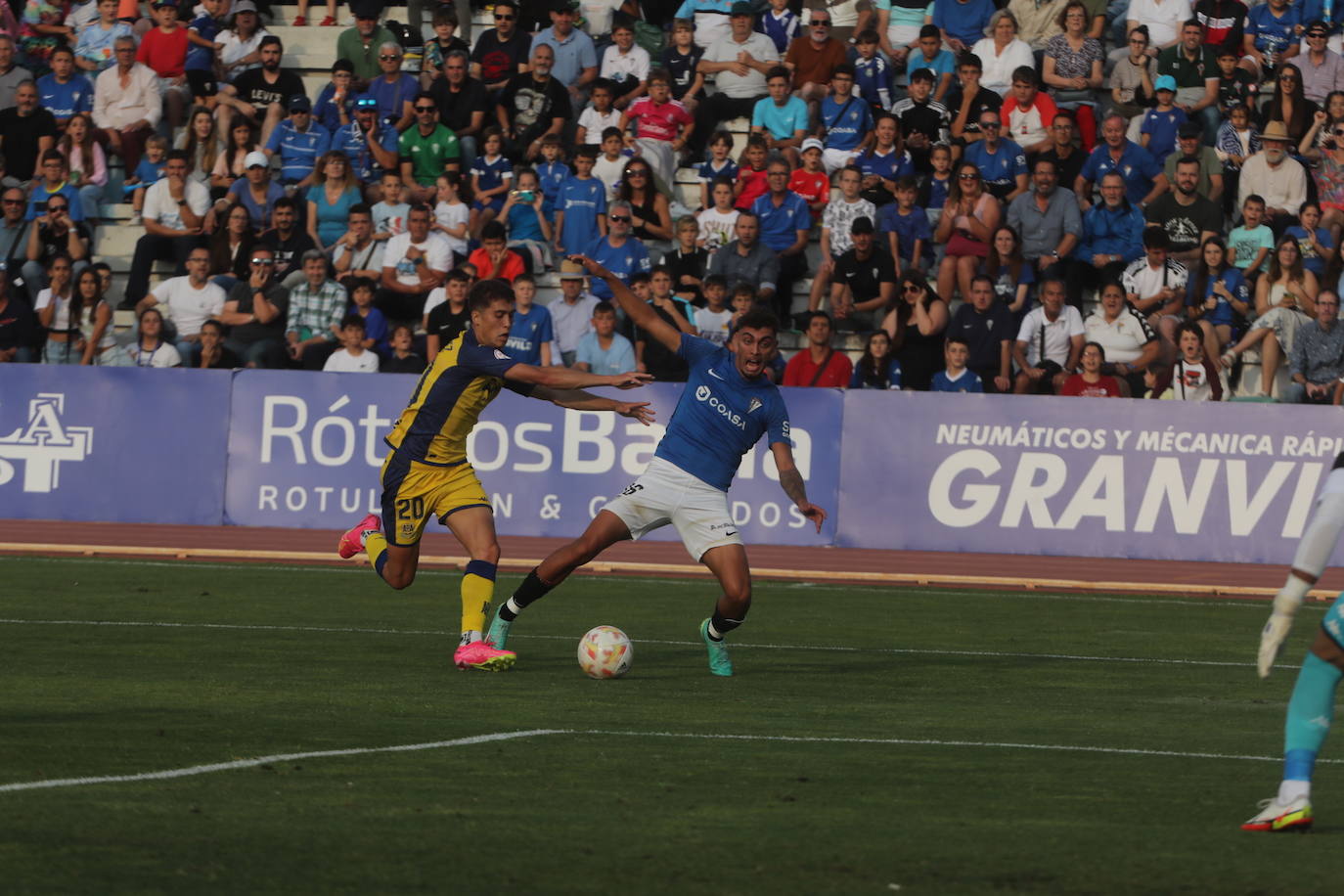Fotos: San Fernando CD-Alcorcón en el estadio Bahía Sur