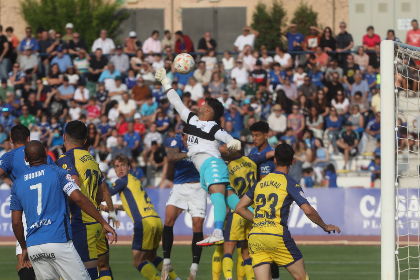 Fotos: San Fernando CD-Alcorcón en el estadio Bahía Sur