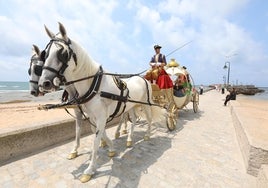 Las comuniones se van de las manos en Cádiz: 'mini-bodas' con viaje a Disneyland París y la figura de la 'Communion-planner'