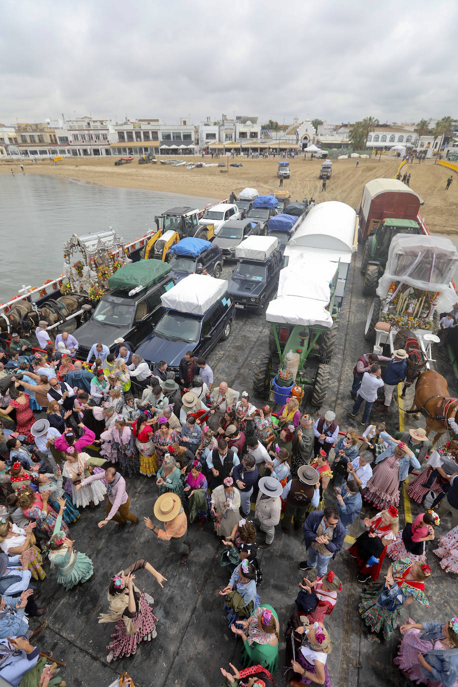 Fotos: Cádiz comienza la peregrinación a la aldea de El Rocío