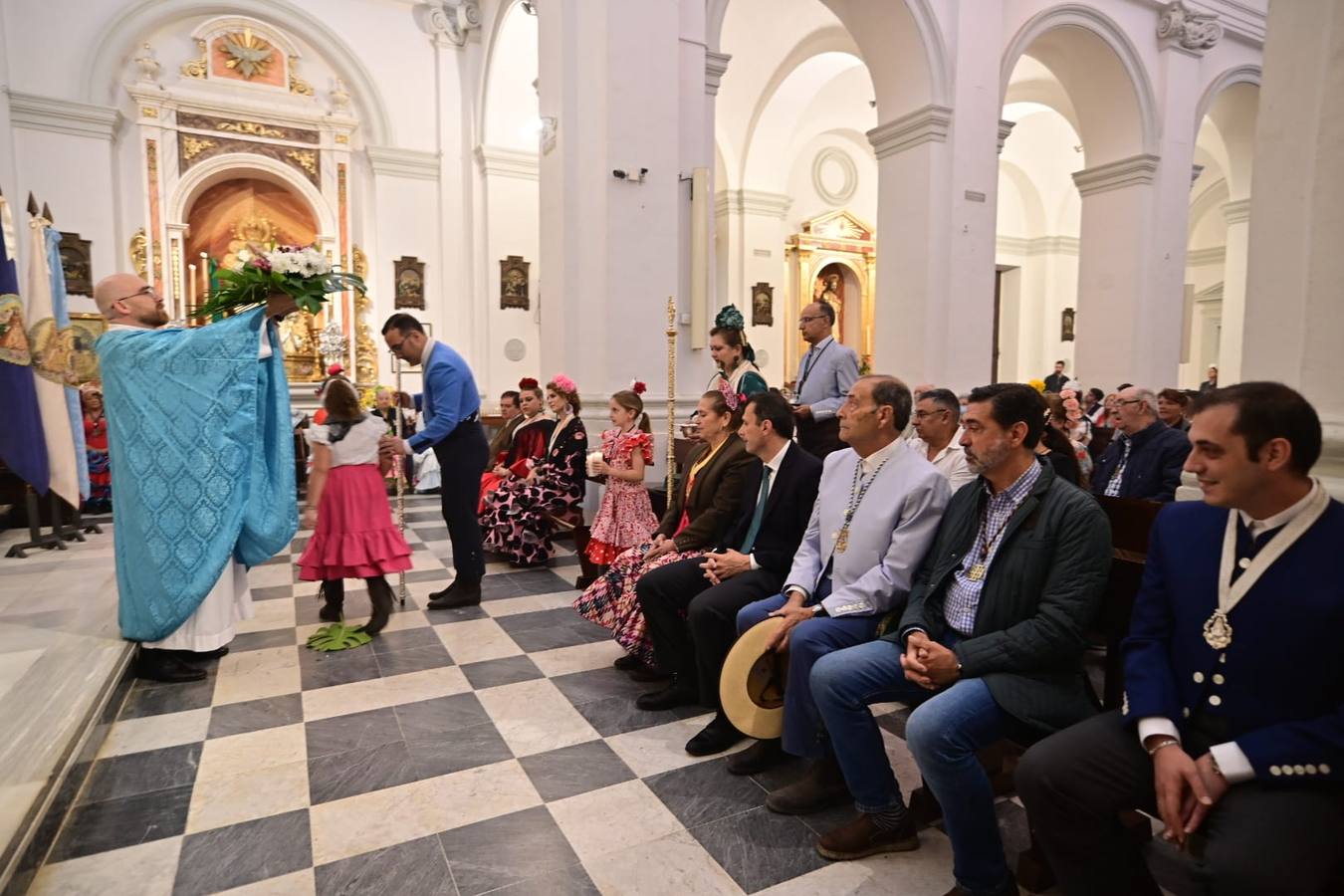 Fotos: La hermandad del Rocío de Cádiz, a su salida de la iglesia de San José