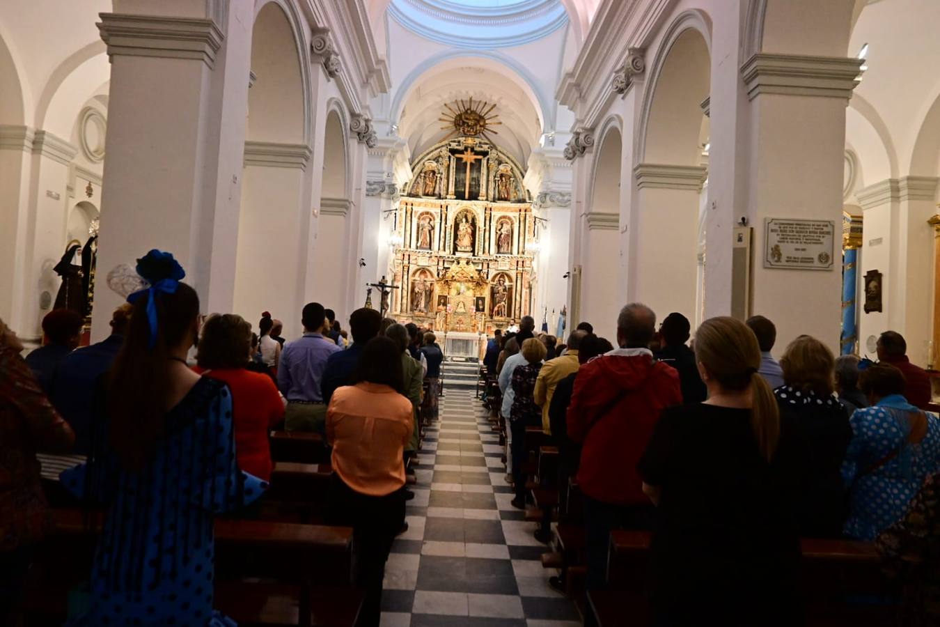 Fotos: La hermandad del Rocío de Cádiz, a su salida de la iglesia de San José