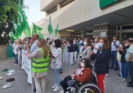 Concentración en el hospital de Puerto Real para denunciar la falta de personal