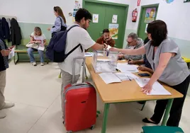 Normalidad en la apertura de los colegios electorales en Andalucía, con 14 incidencias leves