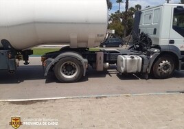 Muere el motorista accidentado tras quedar atrapado entre las ruedas de un camión en La Línea