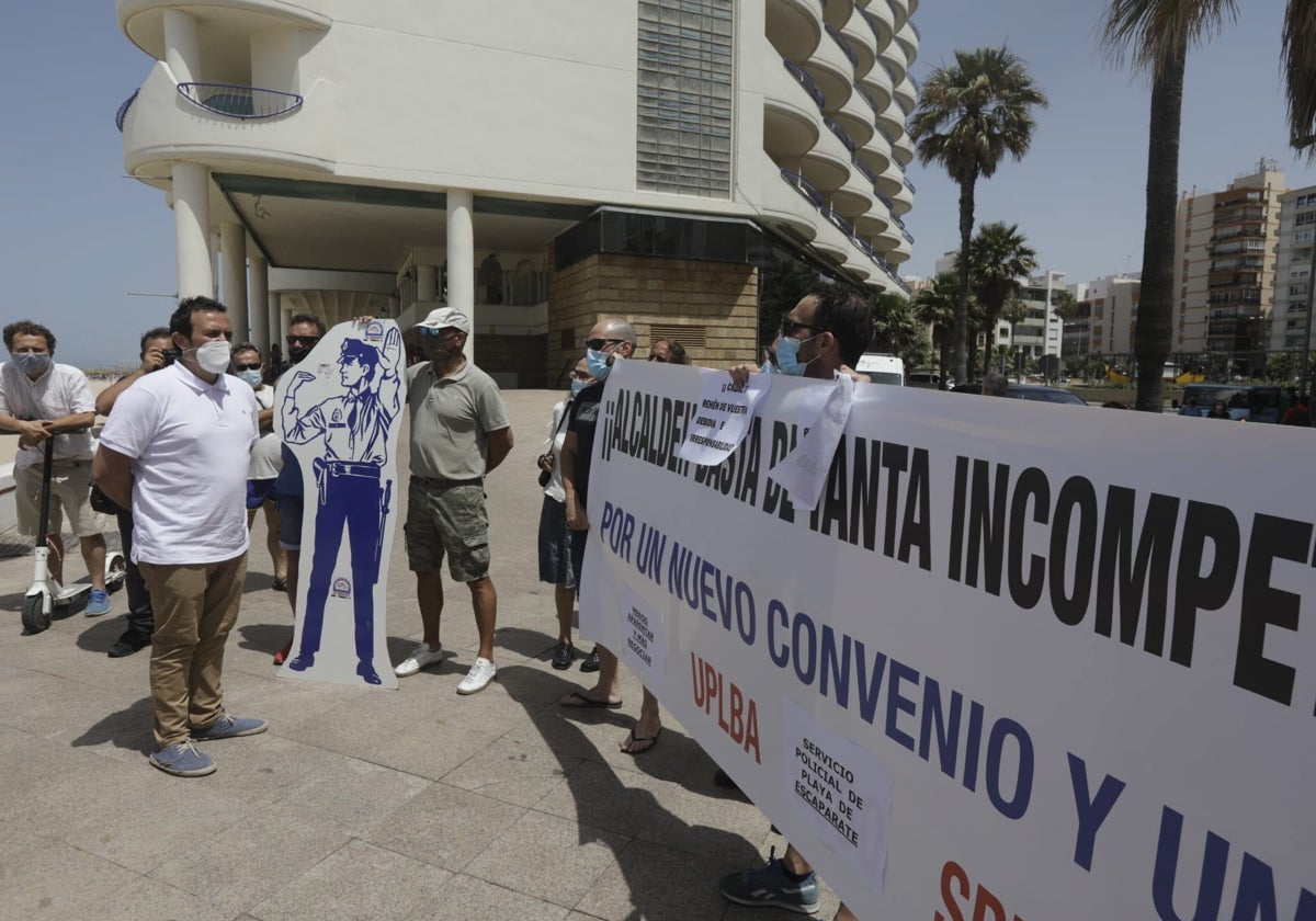 Kichi, en una de las protestas de la Policía Local de Cádiz.