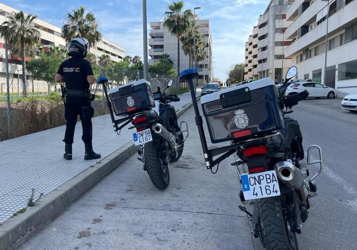 Agentes de la unidad de Motos en la zona.