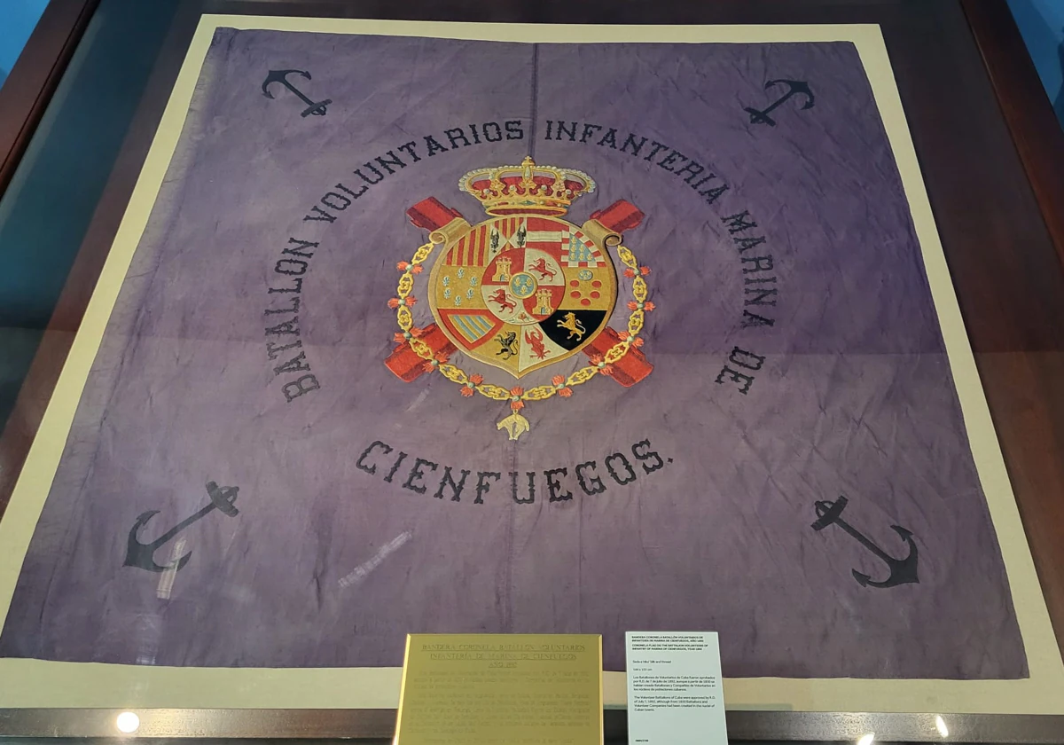 La bandera del batallón de voluntarios de Infantería de Marina de Cienfuegos (Cuba) que se conserva en el Museo Naval de San Fernando.