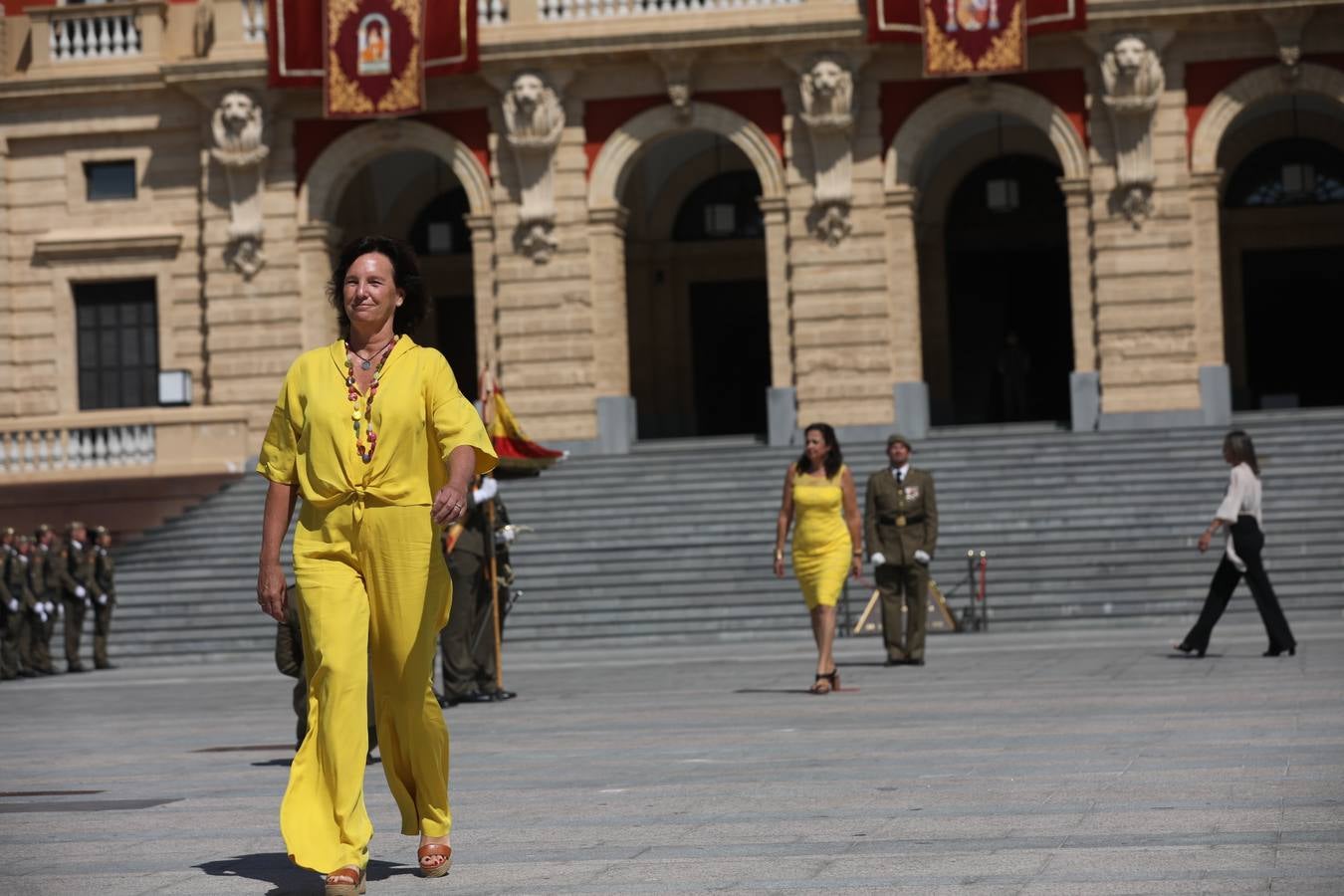 La jura de bandera civil cierra los actos por el Día de las Fuerzas Armadas en San Fernando