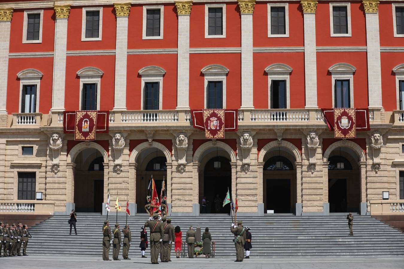 La jura de bandera civil cierra los actos por el Día de las Fuerzas Armadas en San Fernando