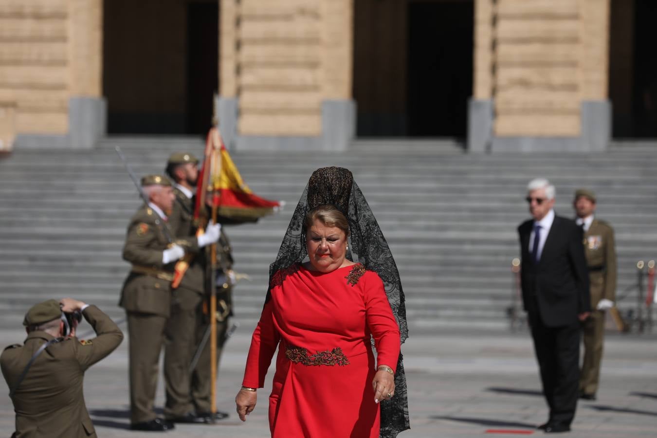 La jura de bandera civil cierra los actos por el Día de las Fuerzas Armadas en San Fernando