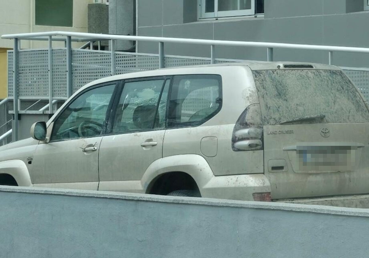 El coche que ha sido recuperado en la intervención.