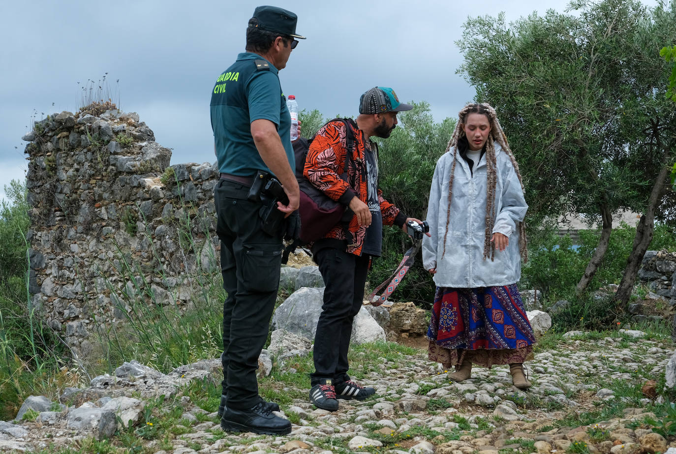 Fotos: los agentes desmantelan la comuna hippie de la familia Arcoíris en Benaocaz, Cádiz