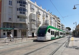Los usuarios le ponen nota al tranvía de Cádiz en sus primeros meses de vida