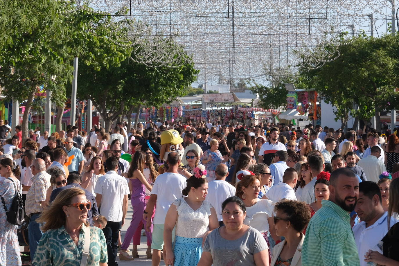 Fotos: un domingo pleno en la feria de Chiclana