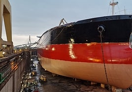 La llegada de gaseros y petroleros para su puesta a punto vuelve a copar el astillero de Cádiz hasta otoño
