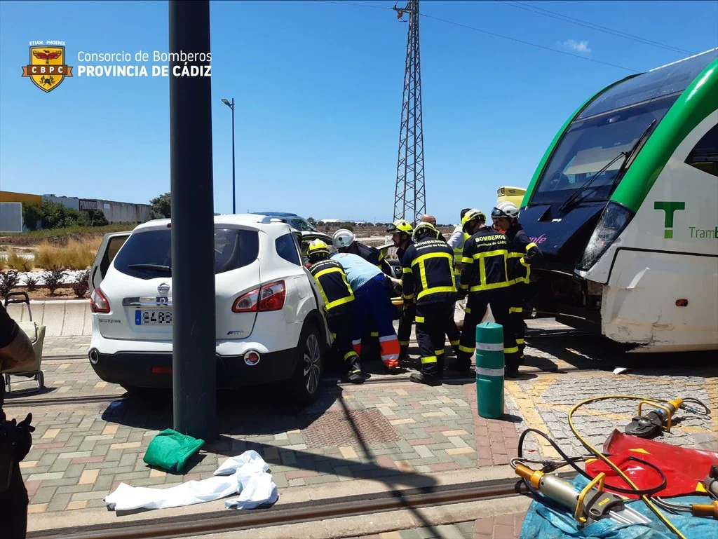 Fotos: accidente del tranvía de la Bahía en Chiclana