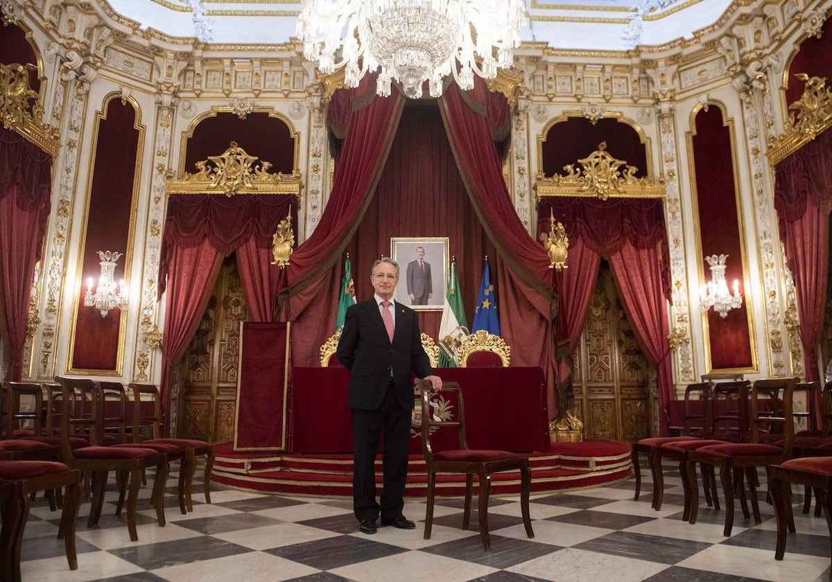 Antonio Sancho, en el salón regio de Diputación