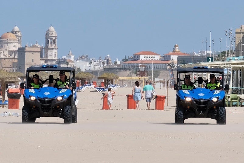 Fotos: La Policía Local vuelve a las playas de Cádiz