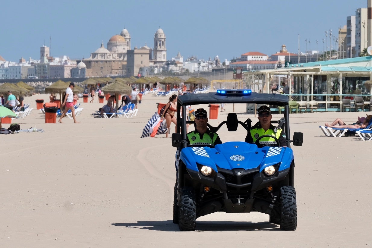 Fotos: La Policía Local vuelve a las playas de Cádiz