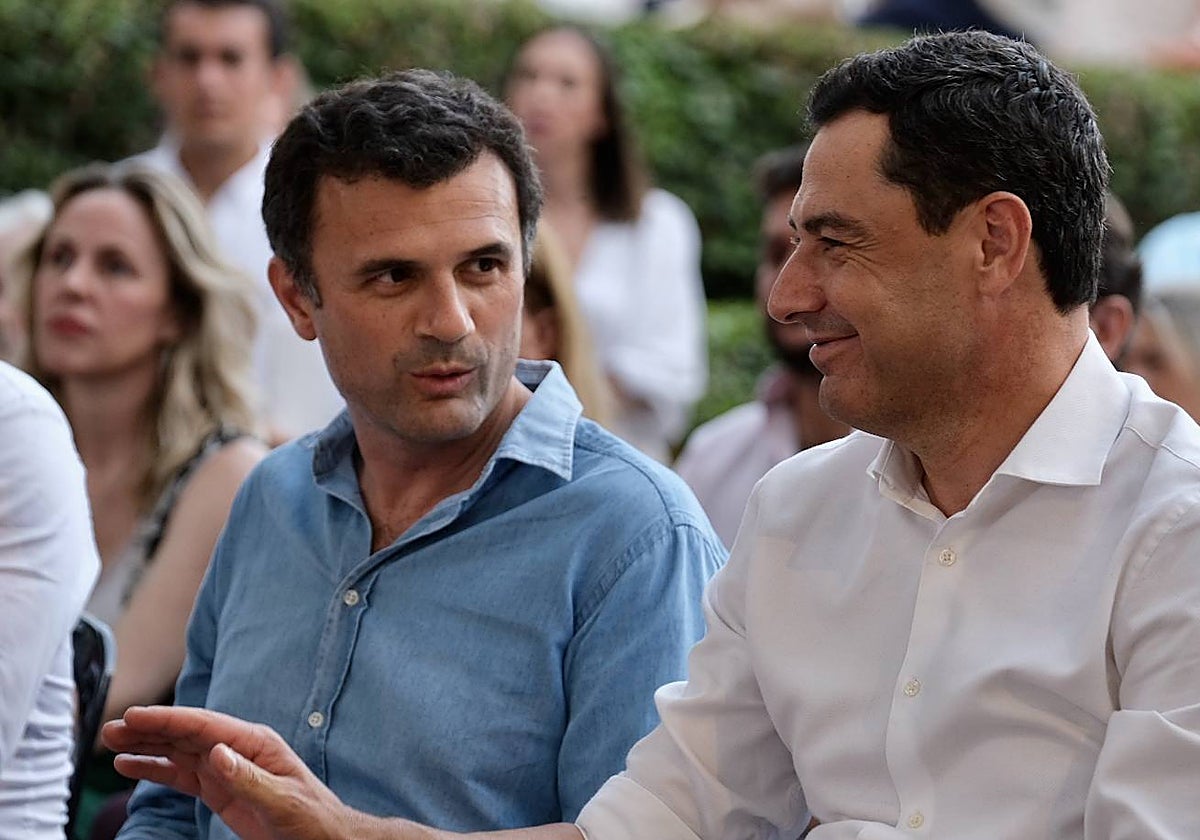 Bruno García y Juanma Moreno en El Puerto