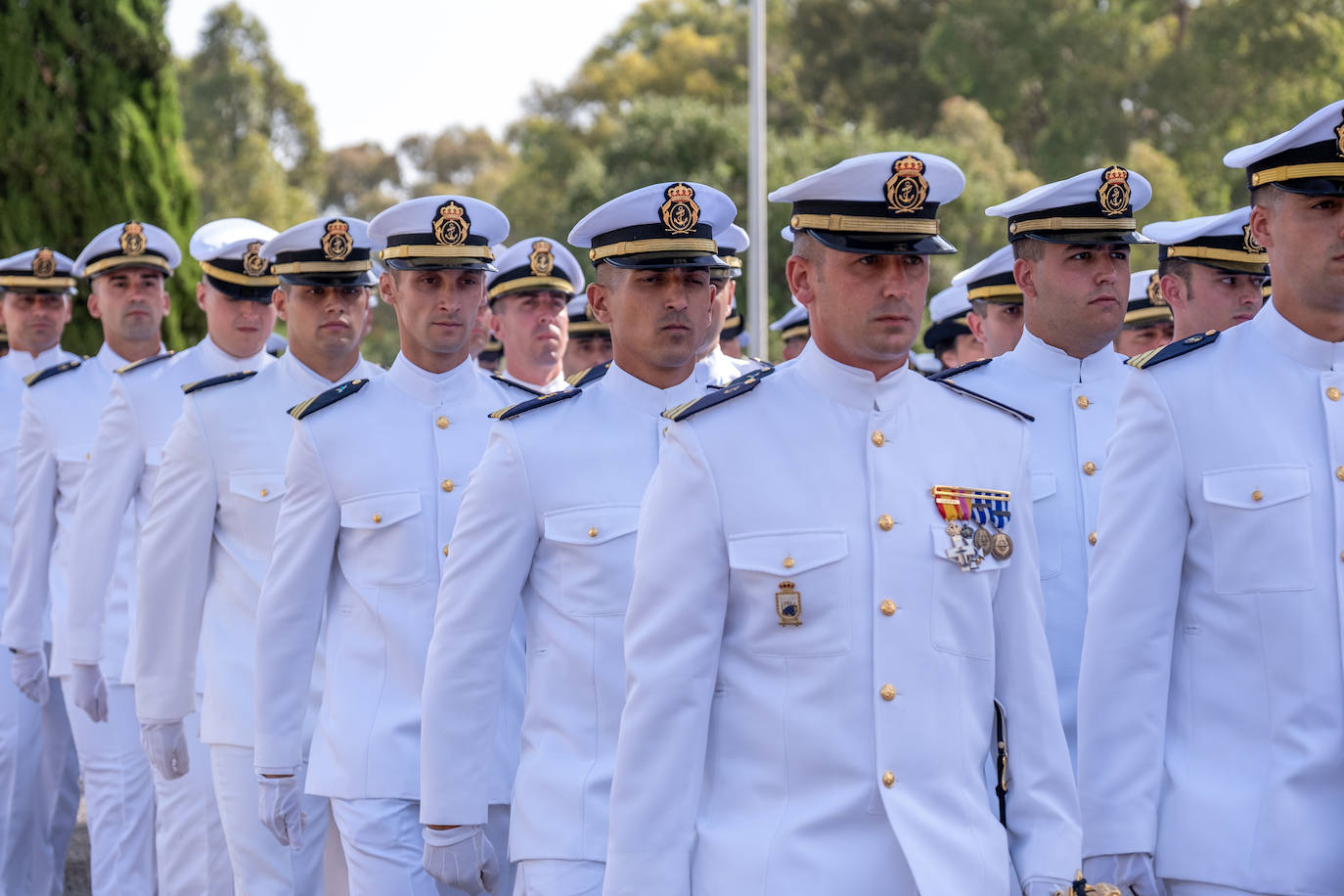 Felipe VI entrega los Reales Despachos de empleo en San Fernando