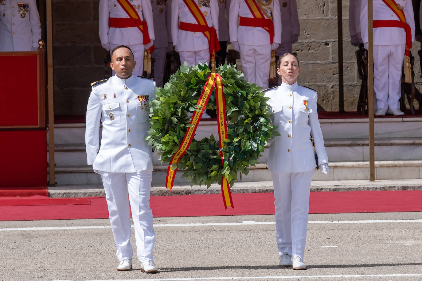 Felipe VI entrega los Reales Despachos de empleo en San Fernando