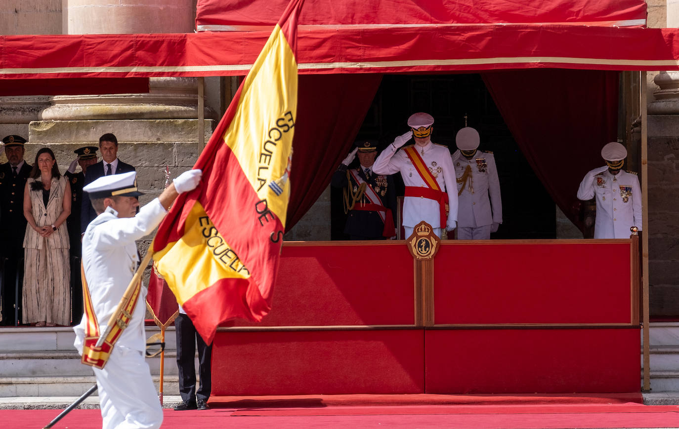 Felipe VI entrega los Reales Despachos de empleo en San Fernando