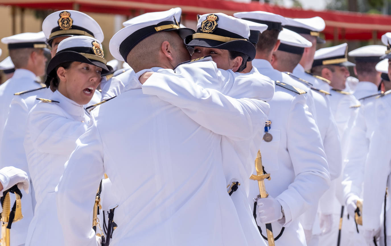 Felipe VI entrega los Reales Despachos de empleo en San Fernando