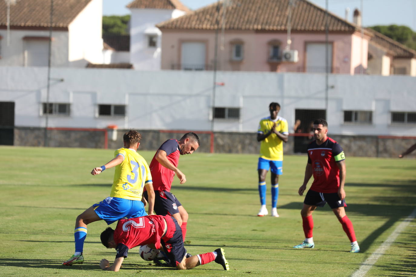 Fotos: El Cádiz CF juega su primer amistoso en Benalup ante el Barbate