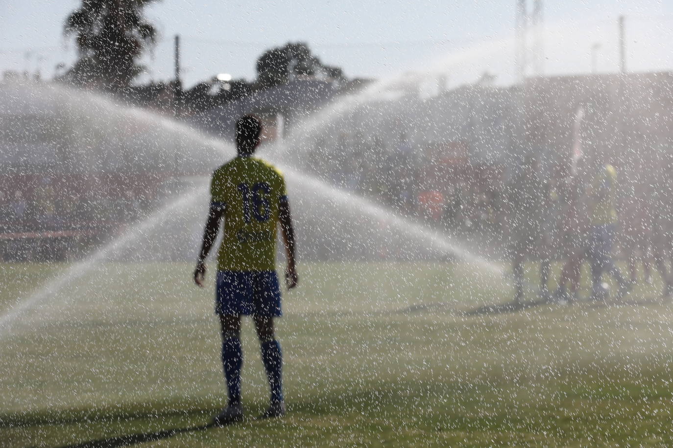 Fotos: El Cádiz CF juega su primer amistoso en Benalup ante el Barbate