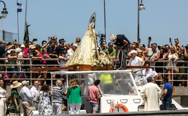 Imagen principal - Cádiz muestra de nuevo su fervor por la Virgen del Carmen