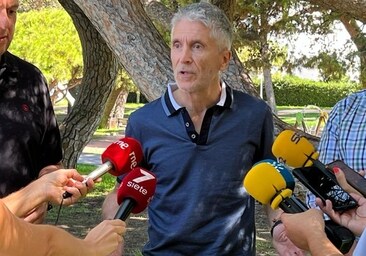 Marlaska asegura en Rota que si España sigue el programa del PSOE podría desterrarse «ese mantra de que los jóvenes van a vivir peor que sus padres»