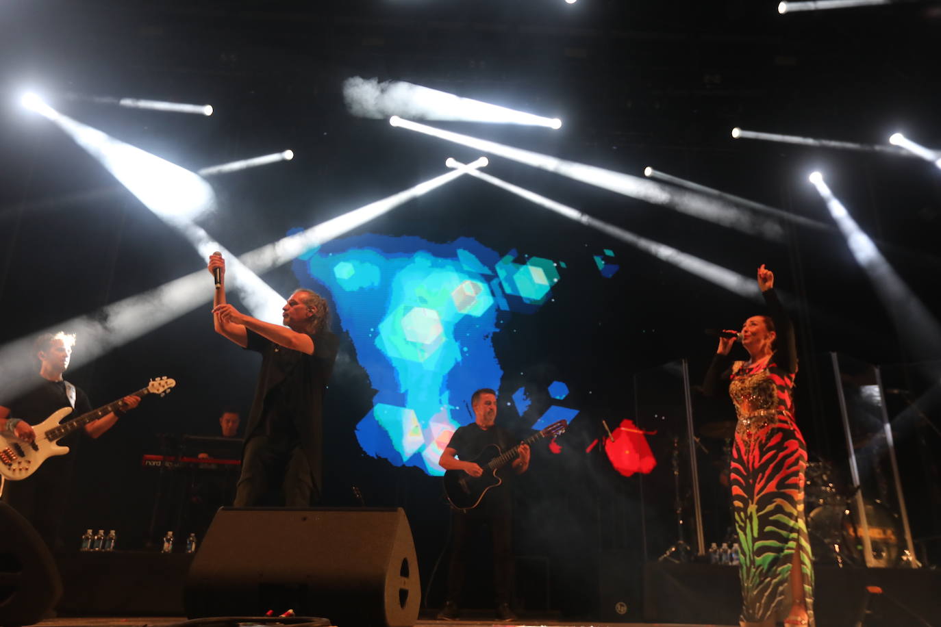 Fotos: La tecno rumba de Camela conquista el Concert Music Festival de Chiclana