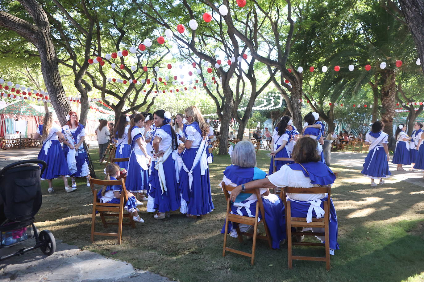 Fotos: Un gran sábado de playa resta fuelle a la Feria de San Fernando