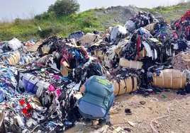 Seis investigados por el vertido de 1.700 toneladas de residuos textiles en el Cortijo Real de Algeciras