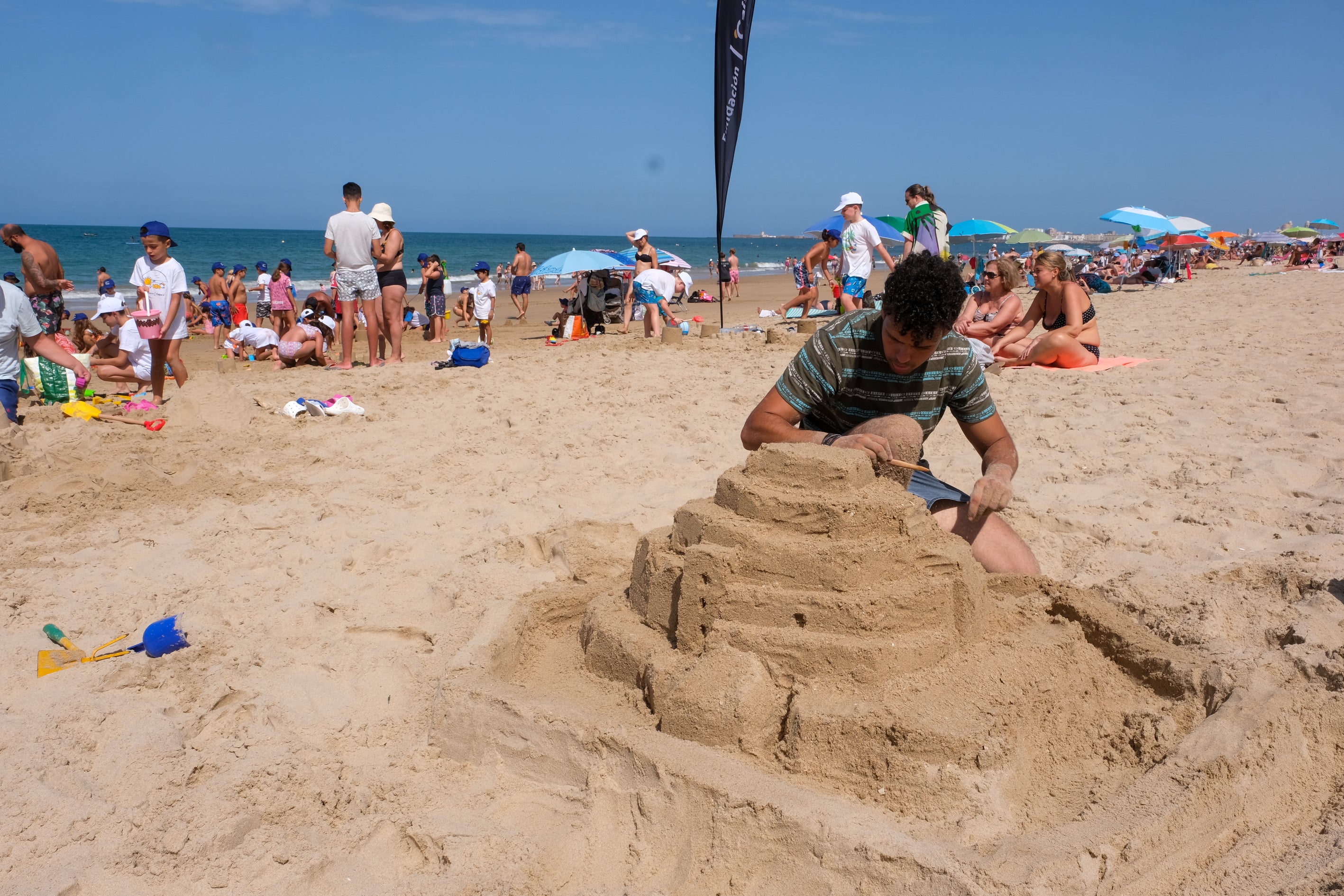 Fotos: La Playa de la Victoria acoge un concurso de castillos de arena