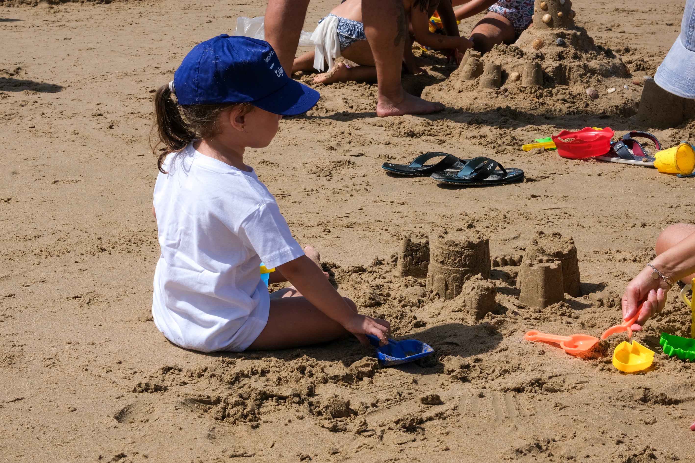 Fotos: La Playa de la Victoria acoge un concurso de castillos de arena