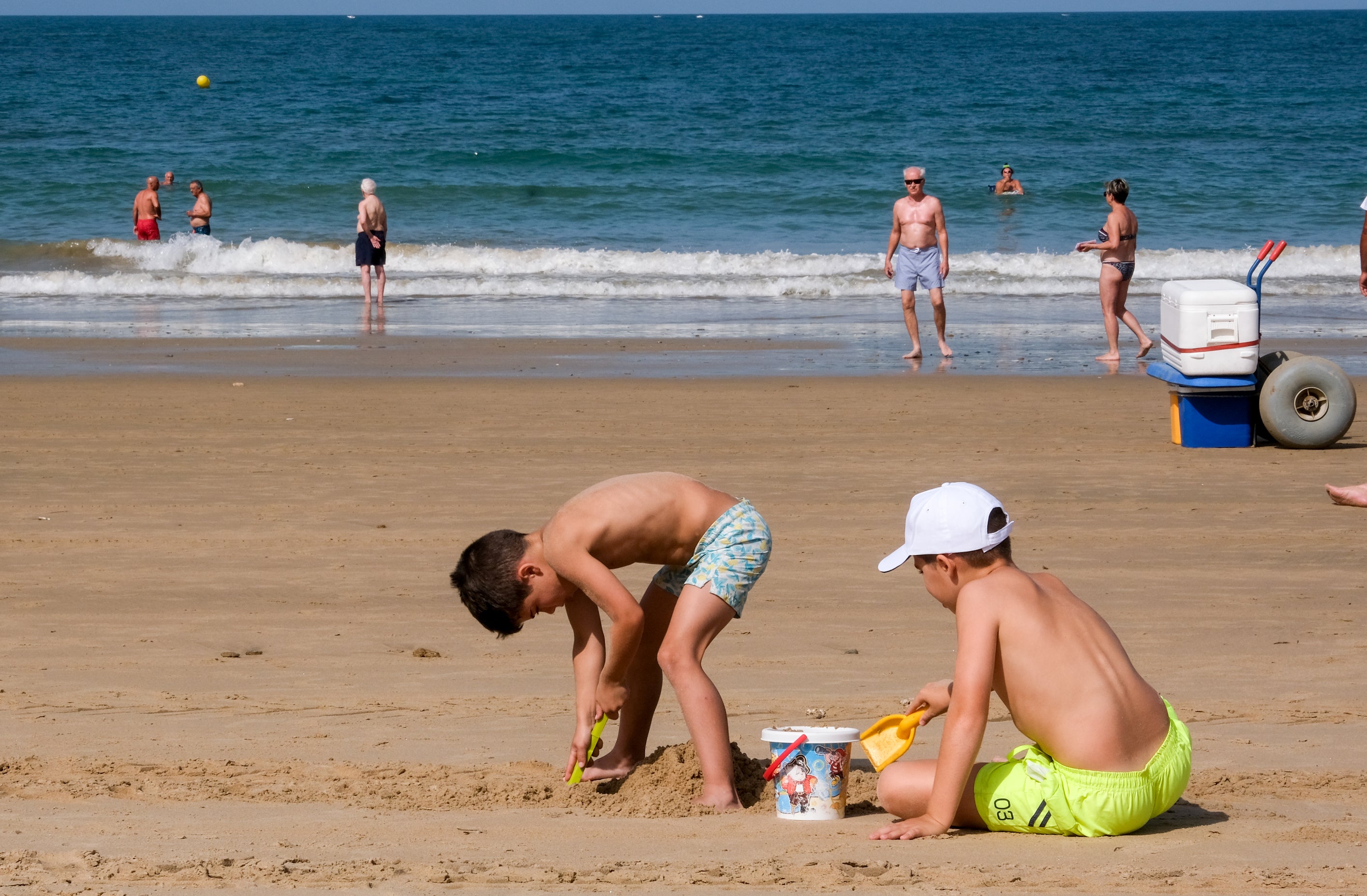 Fotos: La Playa de la Victoria acoge un concurso de castillos de arena